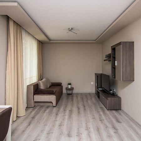 Cozy Flats Nearby Center Free Park Area Apartment Varna Exterior photo
