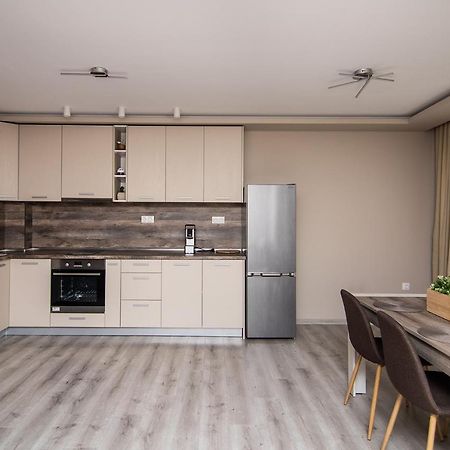 Cozy Flats Nearby Center Free Park Area Apartment Varna Exterior photo