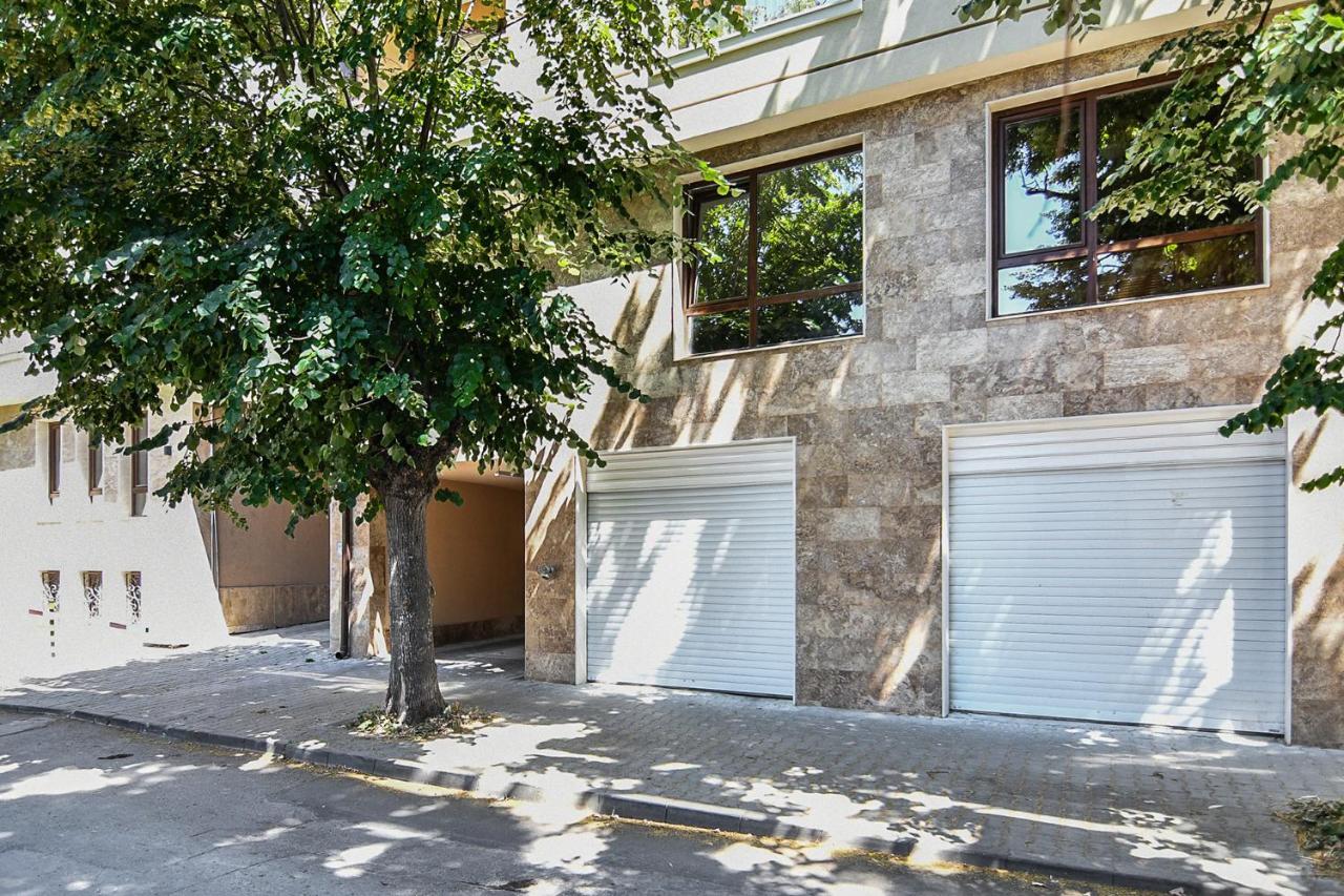 Cozy Flats Nearby Center Free Park Area Apartment Varna Exterior photo