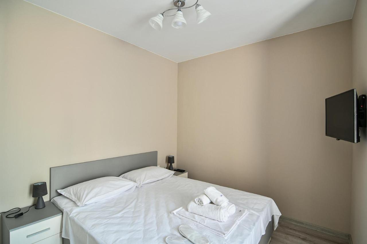 Cozy Flats Nearby Center Free Park Area Apartment Varna Exterior photo
