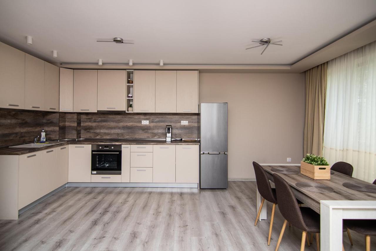 Cozy Flats Nearby Center Free Park Area Apartment Varna Exterior photo