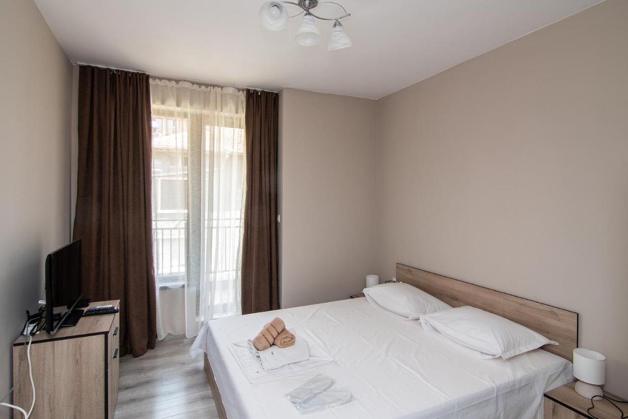 Cozy Flats Nearby Center Free Park Area Apartment Varna Exterior photo