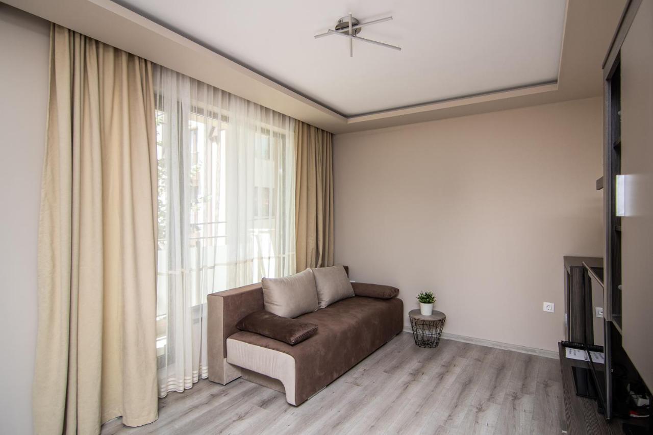 Cozy Flats Nearby Center Free Park Area Apartment Varna Exterior photo