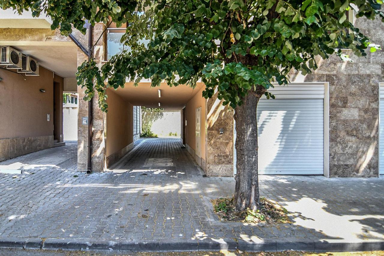 Cozy Flats Nearby Center Free Park Area Apartment Varna Exterior photo