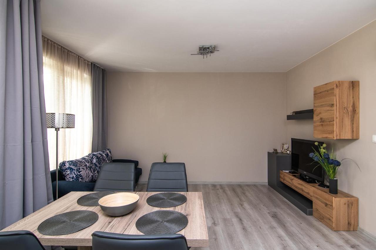 Cozy Flats Nearby Center Free Park Area Apartment Varna Exterior photo